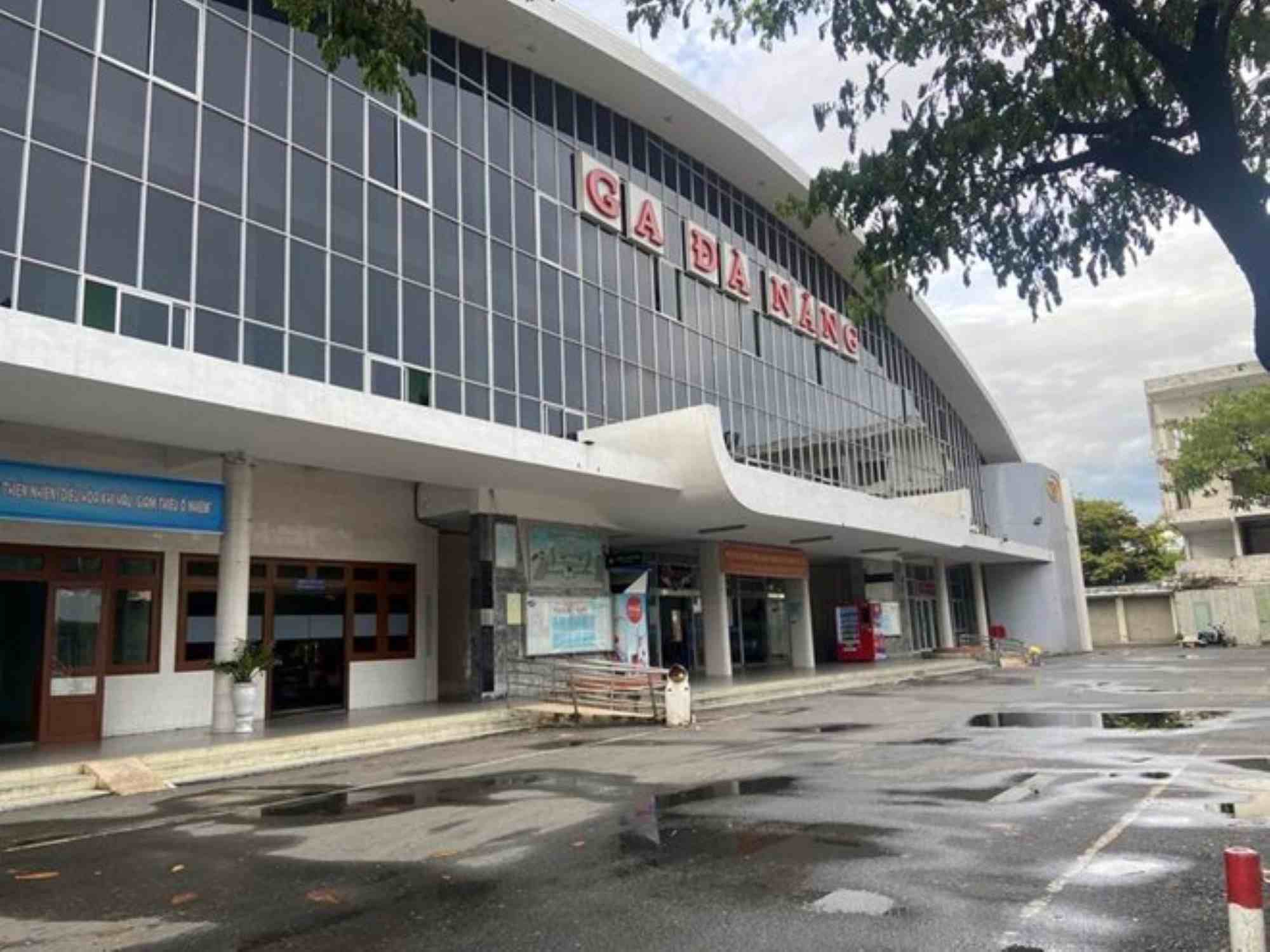 Duong sat bac - nam vao noi do Da Nang da qua cu ky, lac hau, nhung du an di doi ga bi “treo” hon 20 nam nay. Anh: My Linh