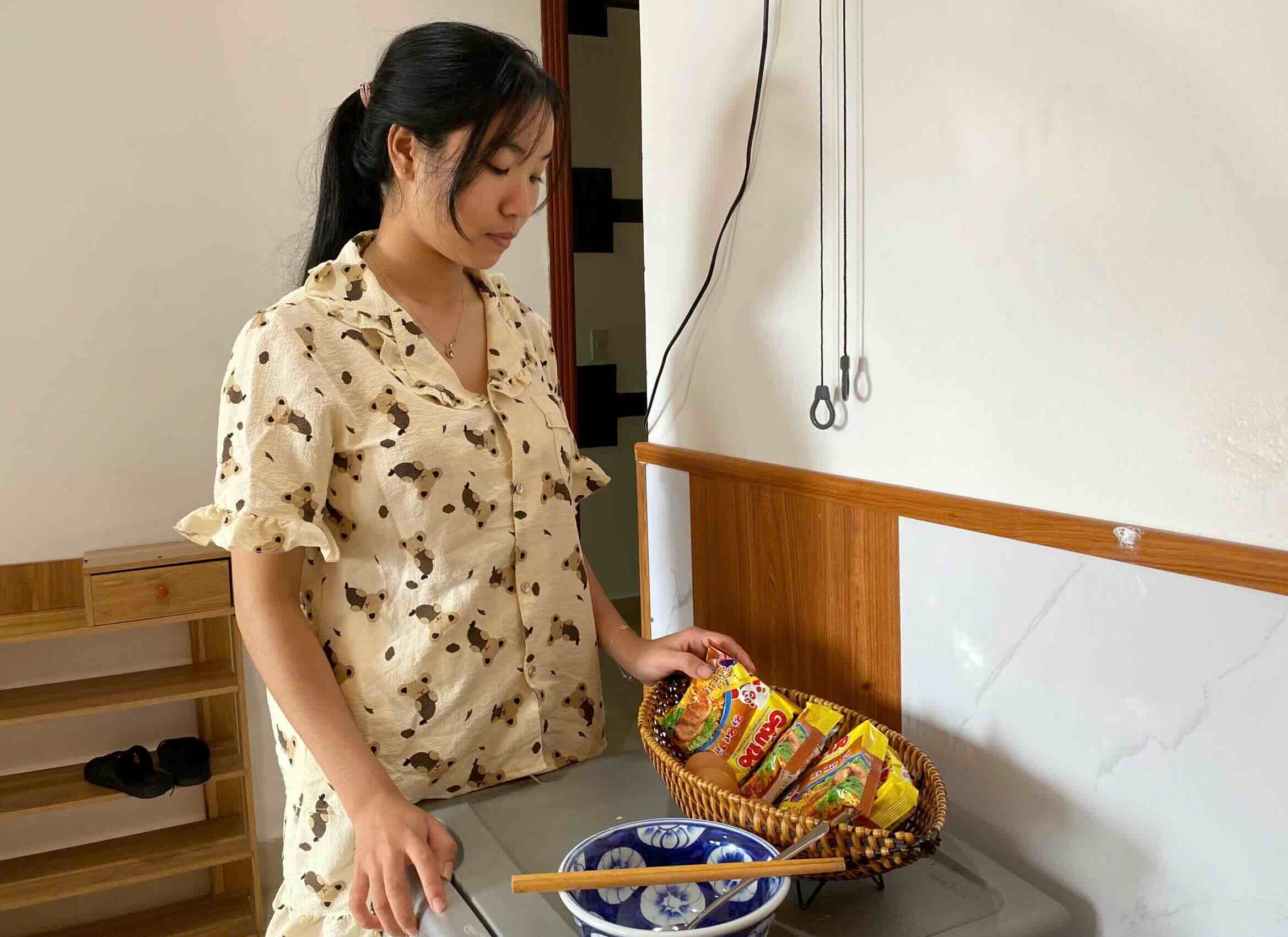 학생들은 우기 동안 호텔에 무료로 숙박할 수 있습니다. 사진: 응오 히엔