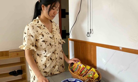 Sinh viên được đến khách sạn ở miễn phí trong mùa mưa bão. Ảnh: Ngô Hiền