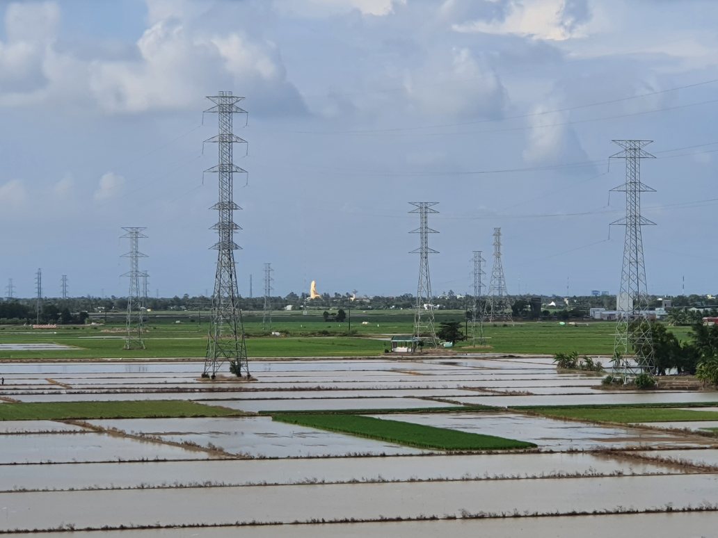 Điện lực Cà Mau cảnh báo nạn trộm cắp dây điện. Ảnh: Nhật Hồ