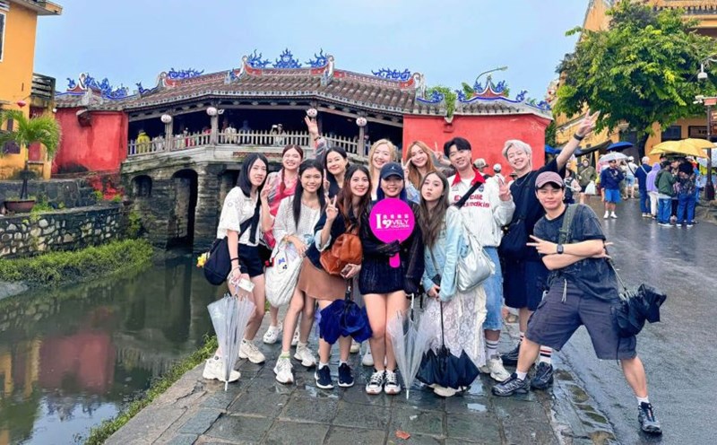 KOL Malasia en la pagoda Cau en la antigua ciudad de Hoi An ciudad de Da Nang. Foto: Departamento de Cultura Deportes y Turismo