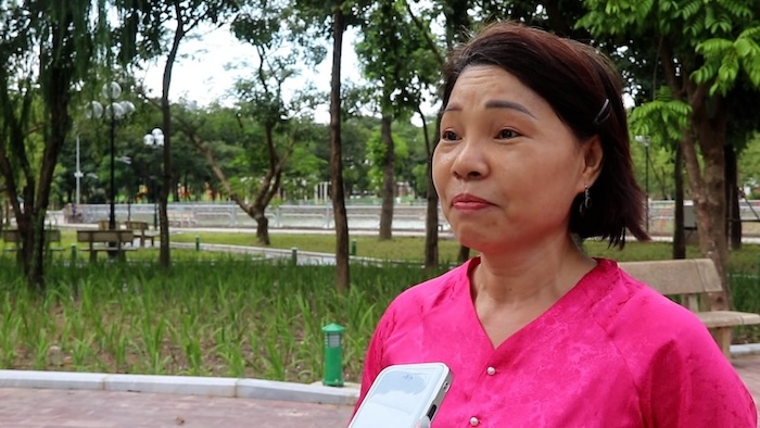Chi Nguyen Thi Thao luon uu tien cac hoat dong ngoai troi tai cong vien Cau Giay. Anh: My Linh