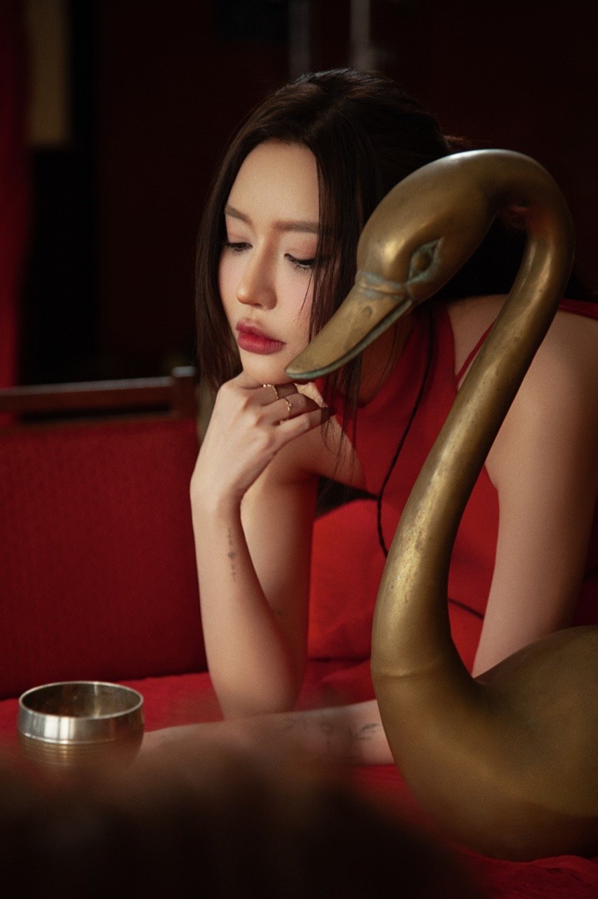 Hinh anh Bich Phuong trong MV. Anh: Nghe si cung cap.