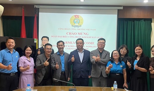 Các đại biểu Công đoàn Công Thương Việt Nam và Công đoàn Kim khí Hàn Quốc. Ảnh: CĐCT