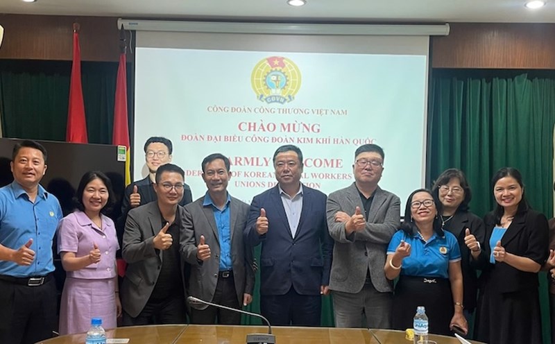 Delegates of the Vietnam Trade Union of Industry and Trade and the Korean Metallurgy Trade Union. Photo: Trade Union