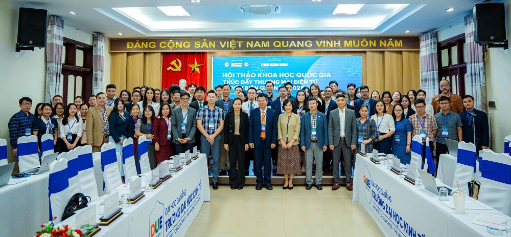 Cac dien gia va doanh nghiep cong nghe hang dau nhu Amazon Global Selling, Google, Shopee tham gia hoi thao. Anh: Nha Phuong