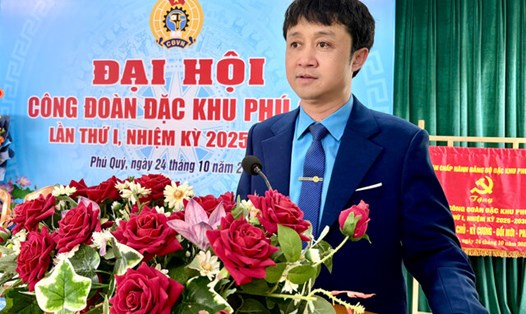 Phó Chủ tịch Liên đoàn Lao động tỉnh Lâm Đồng - ông Hồ Công Dương - phát biểu tại Đại hội Công đoàn Đặc khu Phú Quý lần thứ I, nhiệm kỳ 2025-2030. Ảnh: Đức Lâm
