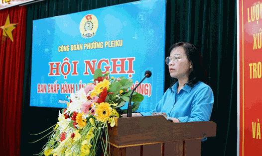 Bà Nguyễn Thị Ánh Xuân được chỉ định giữ chức vụ Chủ tịch Công đoàn phường Pleiku khoá I. Ảnh: Thanh Tuấn