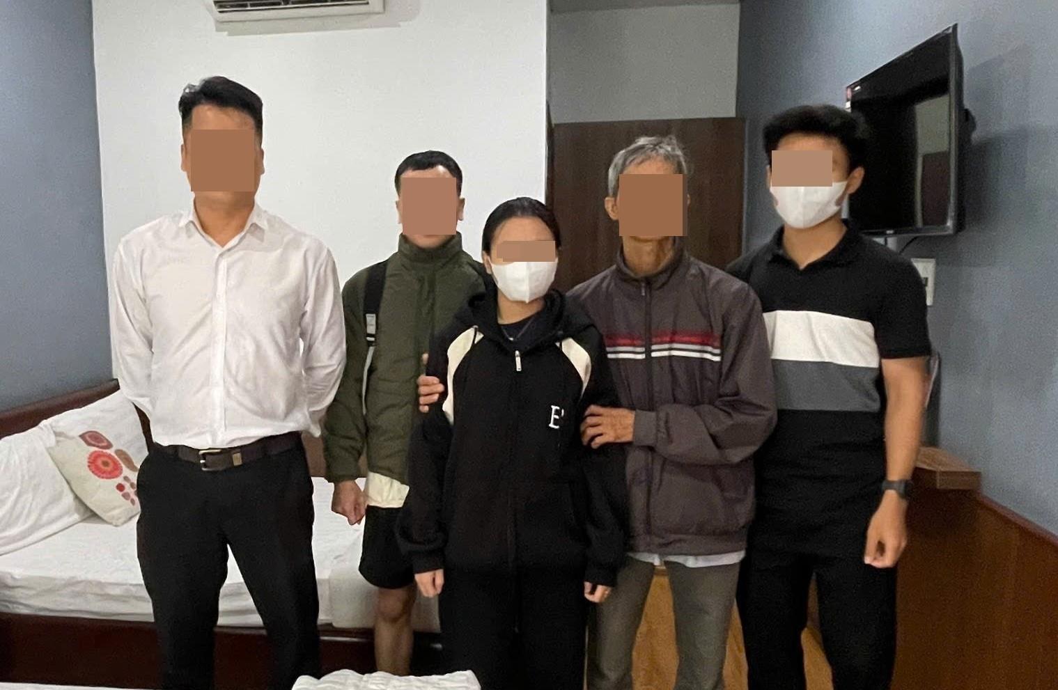 Nạn nhân L.T.A.N. được Công an Đà Nẵng giải cứu thành công sau khi bị các đối tượng “bắt cóc online”. Ảnh: Bảo Ngọc
