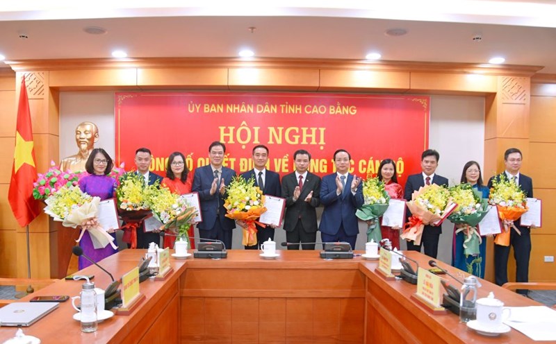 The People's Committee of Cao Bang province mobilized and appointed many key leaders. Photo: Vu Tiep