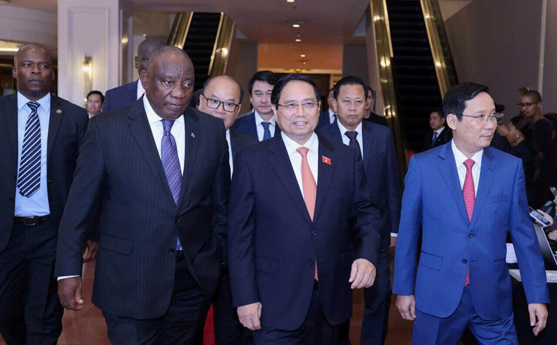Politburo member, Prime Minister Pham Minh Chinh and South African President Cyril Ramaphosa attended the Vietnam - South Africa Business Forum. Photo: Hai Nguyen