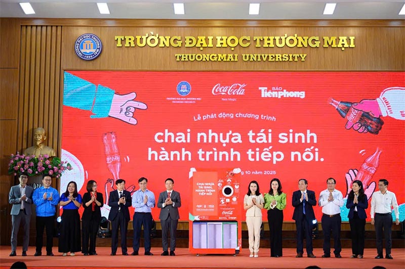 The program launching ceremony at the University of Commerce, Hanoi. Photo: TA
