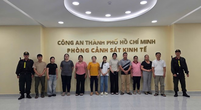 Ho Chi Minh City Police arrested subjects in a large-scale counterfeit perfume production ring. Photo: Police