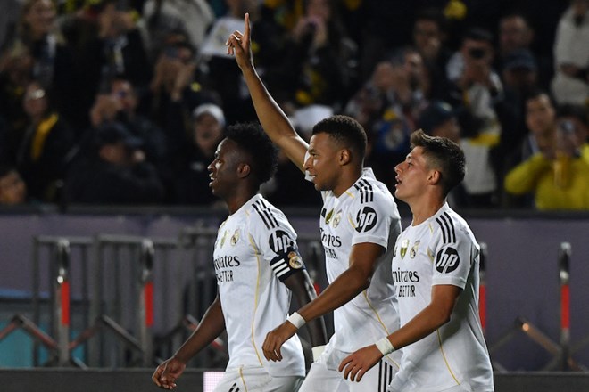Real Madrid dang duoc danh gia nhinh hon Barcelona vao luc nay.  Anh: AFP