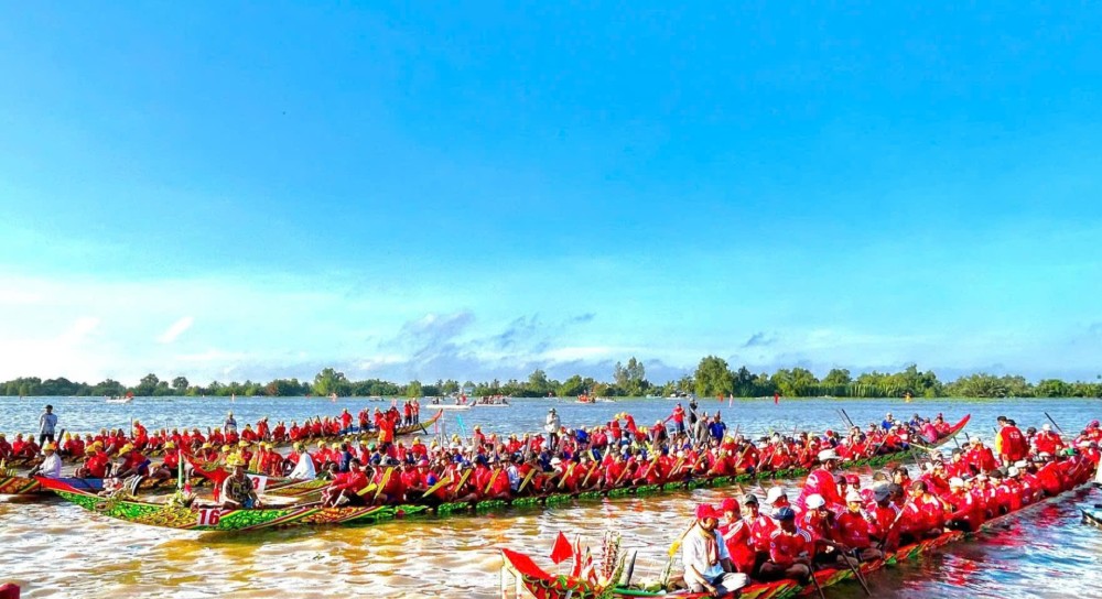 El festival de este año se lleva a cabo en la comuna de Go Quao durante 3 dias del 4 al 6 de noviembre de 2525 (del 15 al 17 de septiembre lunar). Foto: Ngoc Mai