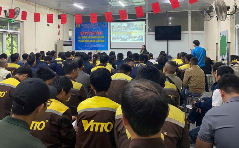 Online anti-fraud communication session for workers. Photo: Hue Trade Union
