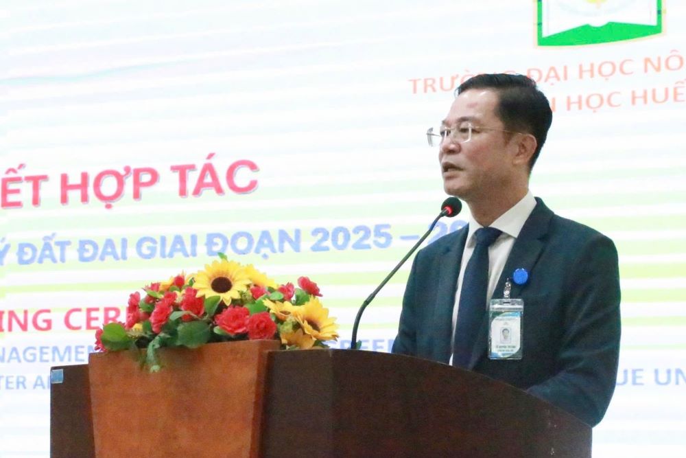 Ong Vo Nguyen Chuong - Giam doc Trung tam Phat trien quy dat thanh pho phat bieu tai buoi le. Anh: Tran Thi