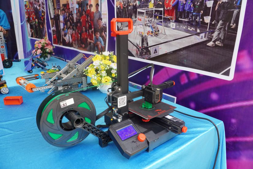 Robot product made by students of Van Quan Boarding and High School for Ethnic Minorities. Photo: Van Trang