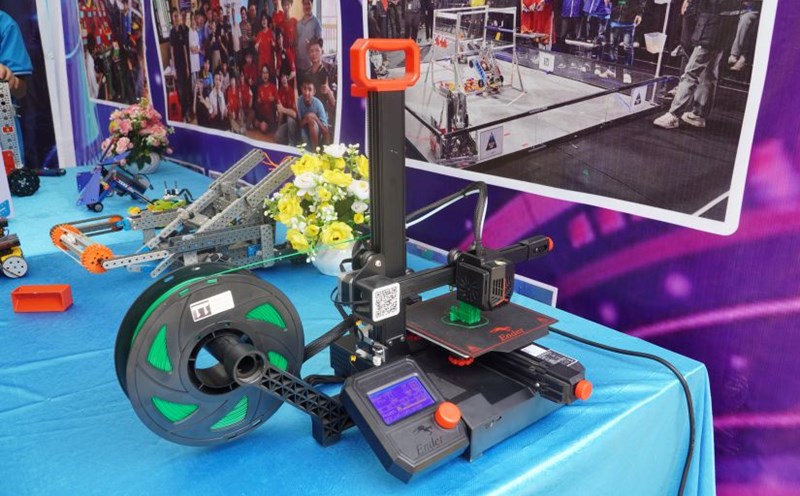 Robot product made by students of Van Quan Boarding and High School for Ethnic Minorities. Photo: Van Trang