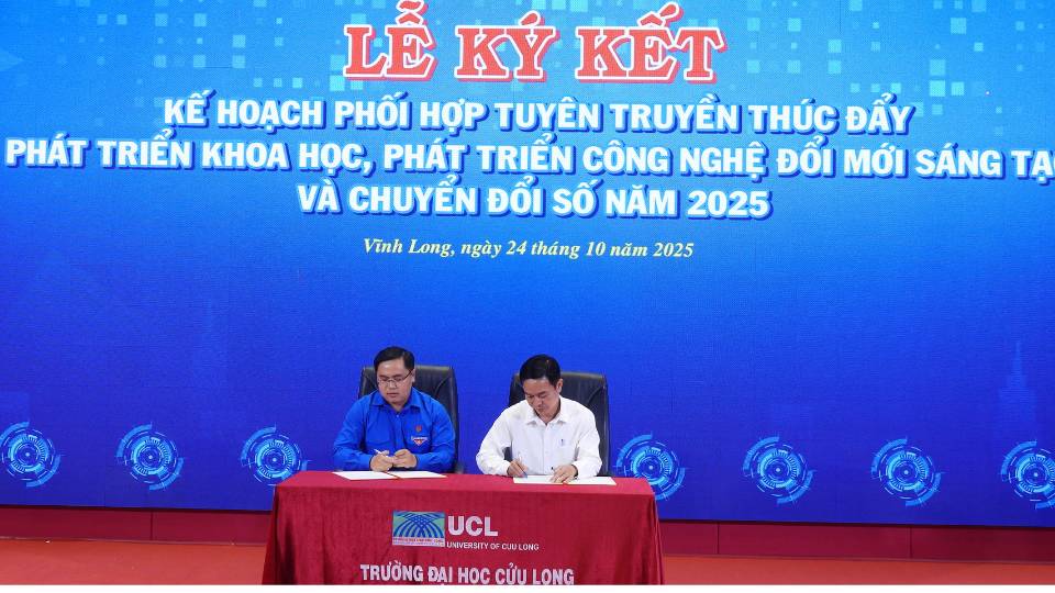 The Department of Science and Technology of Vinh Long signed with the Vinh Long Provincial Youth Union to implement the Science, Technology and Digital Transformation Development Plan 2025. Photo: Hoang Loc