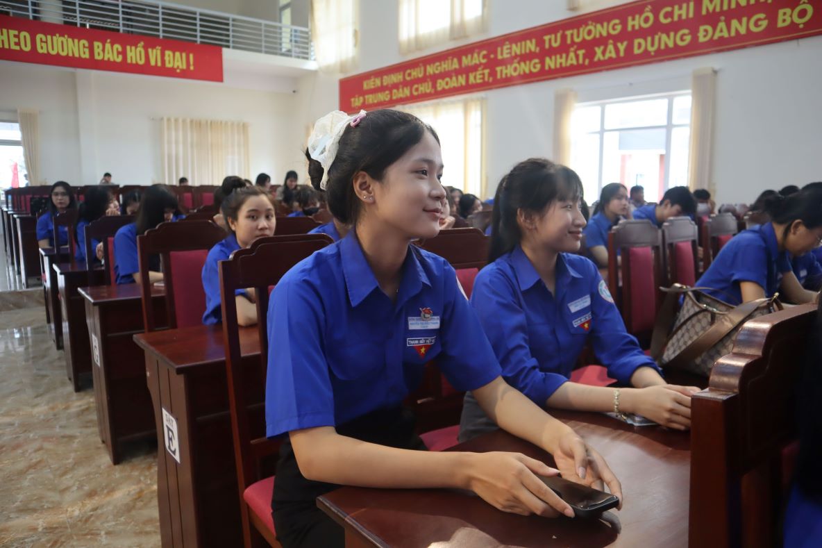 Cac ban tre tham gia buoi toa dam. Anh: Thanh Quynh