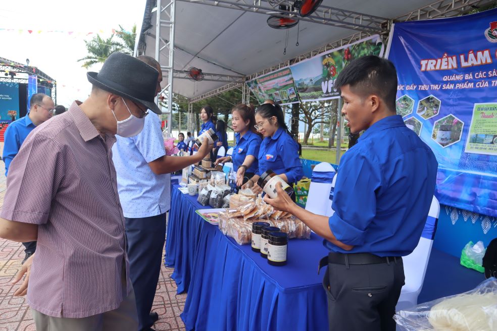 地元産品からスタートアップ製品を展示するスペース。写真: タイン・クイン