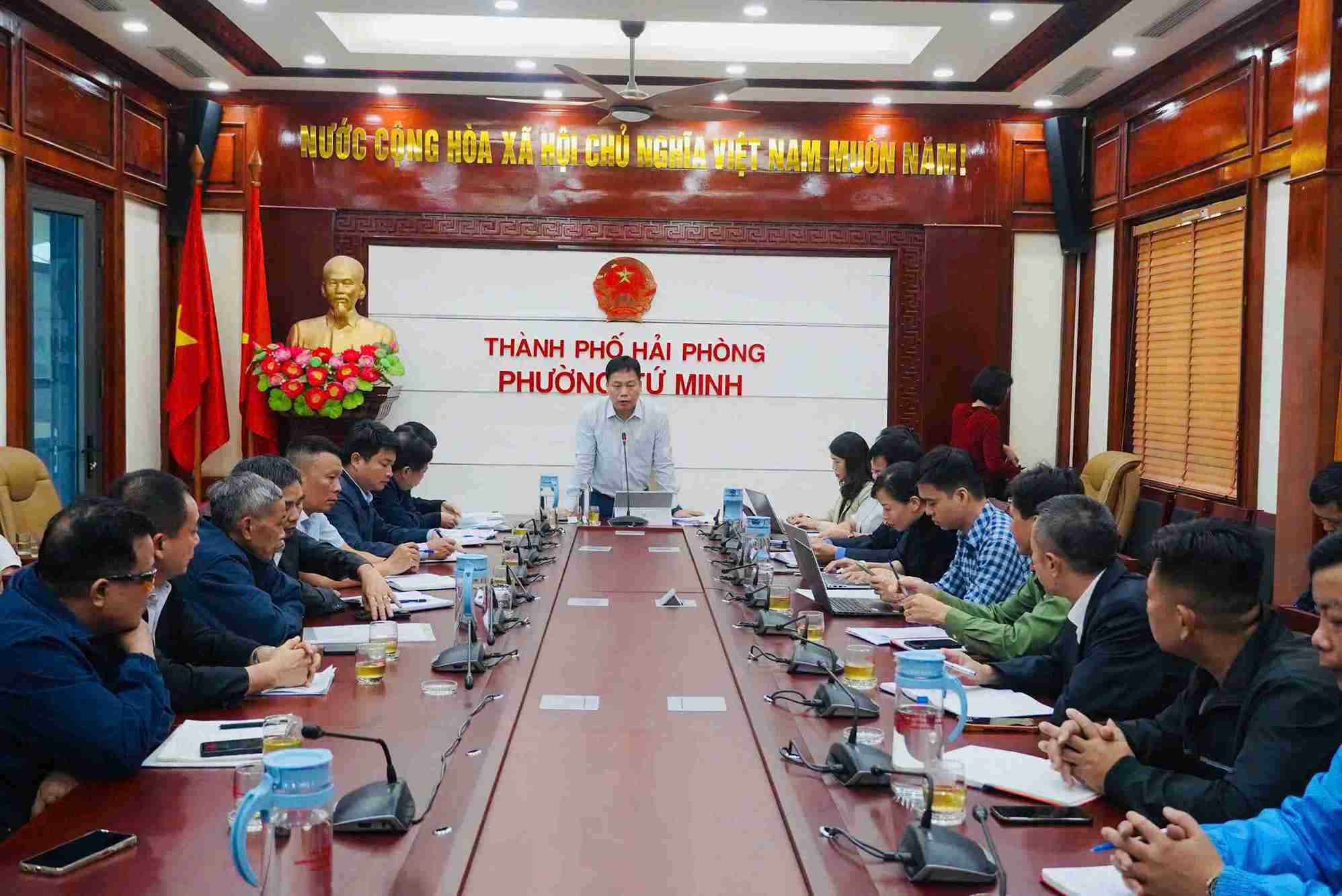 하이퐁시 전문 기관 대표들이 다이안(Dai An) 산업 단지 확장 프로젝트의 부지 정리(GPMB) 작업의 어려움을 해결하기 위해 의견을 제시하는 자리에 참석했습니다. 사진: 응우옌트엉(Nguyen Thuong)