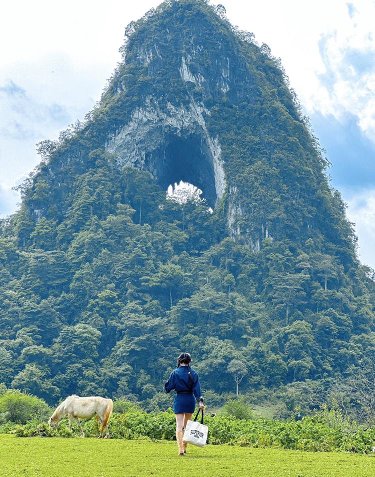 Nguyen Ngoc Tu (27 tuoi, kinh doanh) da co chuyen di Cao Bang 4 ngay tham quan hau het nhung diem noi tieng nhu thac Ban Gioc, dong Nguom Ngao, suoi Le Nin, deo Khau Coc Cha…