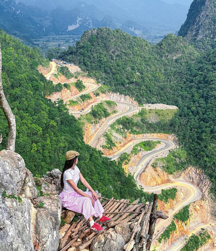 “Minh chon den Cao Bang vi nghe nhieu nguoi noi ve ve dep hoang so va nhung canh quan thien nhien ky vi noi day. Ngoai ra, minh cung muon kham pha van hoa doc dao cua cac dan toc mien nui phia Bac”, nu du khach cho biet.