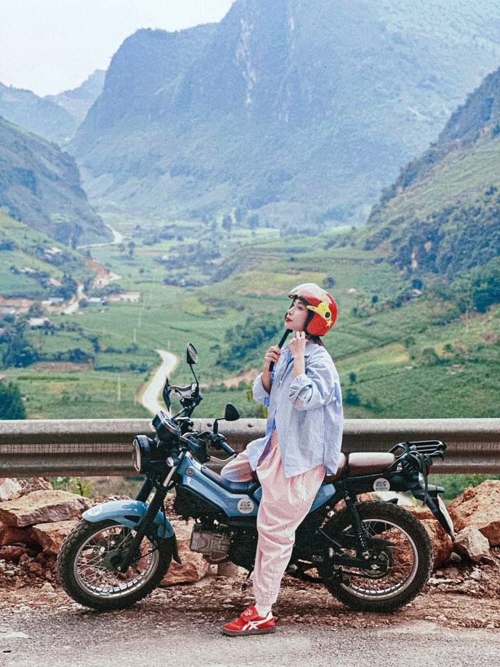 Ngoc Tu cho biet gap kha nhieu kho khan trong qua trinh di chuyen qua duong nui quanh co, dac biet neu di vao mua mua, du khach nen chu y an toan vi nhieu doan tron truot. Cac dia diem vui choi cach nhau xa cung la bat loi khi du lich Cao Bang.