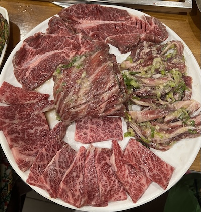 Eating red meat regularly is one of the causes of collagen deficiency. Photo: Kieu Vu