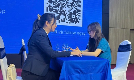 Trung tâm Dịch vụ việc làm Hà Nội cho biết, tháng 9.2025, nhu cầu tuyển dụng có sự thay đổi rõ rệt, phản ánh sự dịch chuyển trong các động lực tăng trưởng kinh tế của Thủ đô. Ảnh: Quỳnh Chi