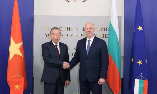 Tổng Bí thư Tô Lâm và Thủ tướng Bulgaria Rosen Zhelyazkov. Ảnh: TTXVN