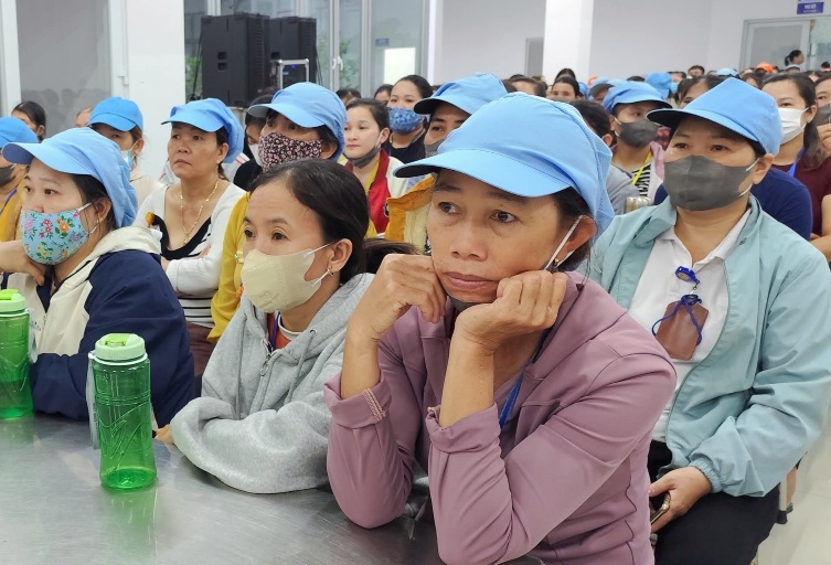 Cong doan phoi hop voi Cong an thanh pho Da Nang tuyen truyen ky nang an toan mang cho 300 cong nhan 