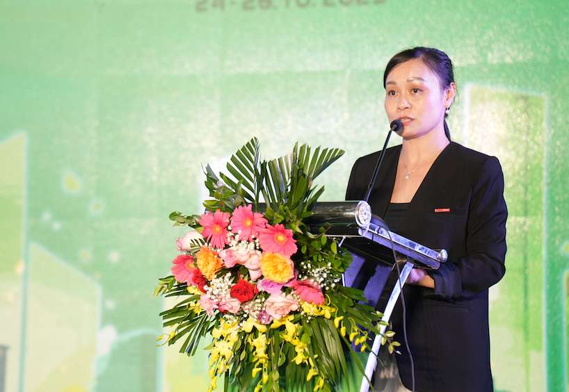 Tai su kien, ba Pham Thi Thuy Linh tin rang, nguoi tieu dung Viet Nam ngay nay khong chi mua hang hoa, ma con lua chon nhung gia tri – gia tri cua niem tin, cua su tu te va cua trach nhiem xa hoi. Anh: Tuyet Lan