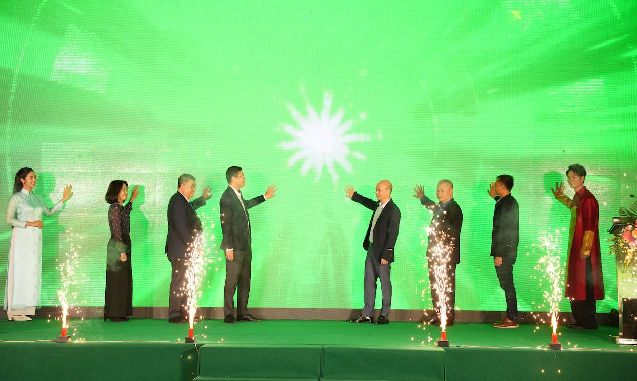 Cac dai bieu nhan nut khai mac Ngay hoi tri an nguoi tieu dung nam 2025. Anh: Tuyet Lan