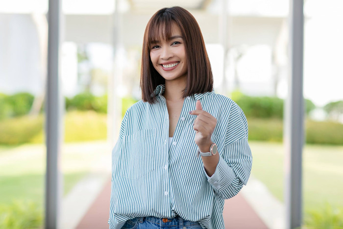 Ai Phuong tung gay xuc dong khi hat “Den gio com“. Anh: Nhan vat cung cap