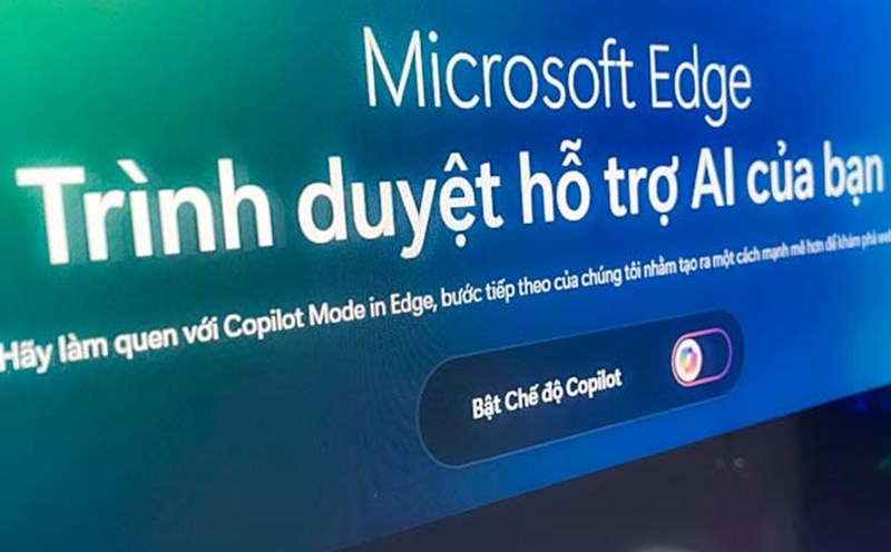 The AI browser race heated up when Microsoft launched a new Copilot on Edge, with an interface and features almost identical to OpenAI's Atlas. Photo: Cat Tien