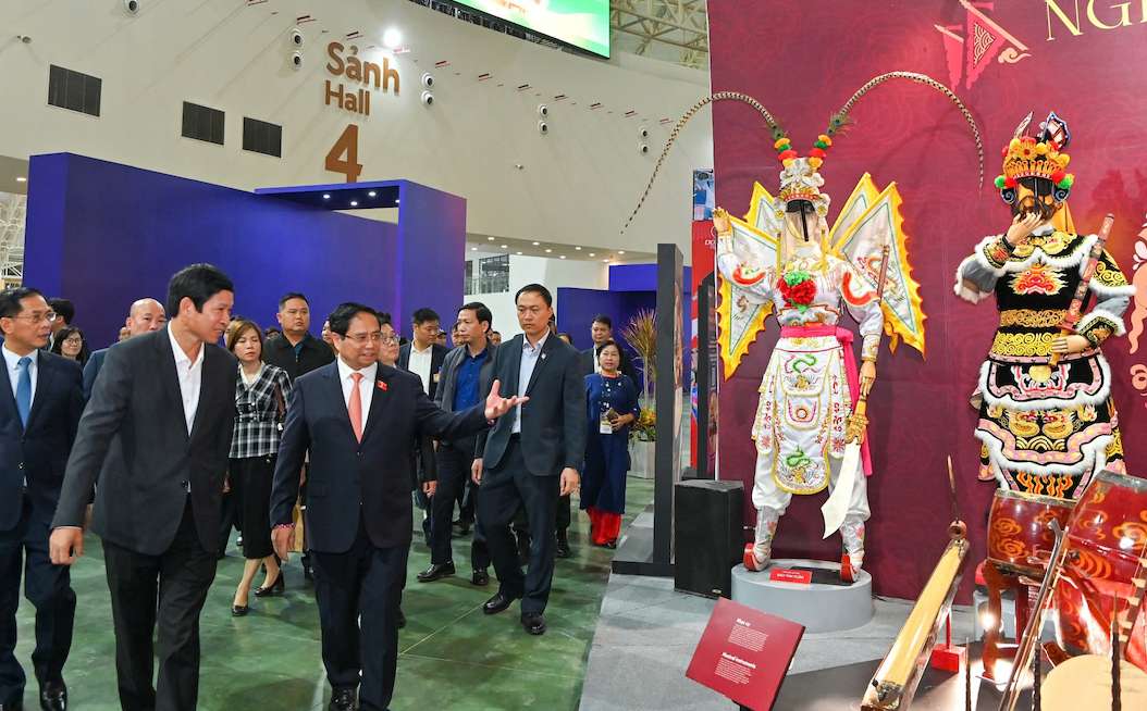 Thu tuong Pham Minh Chinh den kiem tra tinh hinh trien khai Hoi cho Mua Thu nam 2025. Anh: BTC