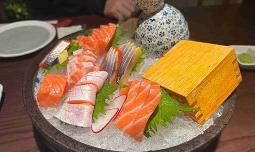 Cá hồi vượt trội về lượng omega-3 và những lợi ích với tim mạch. Ảnh: Thùy Dương