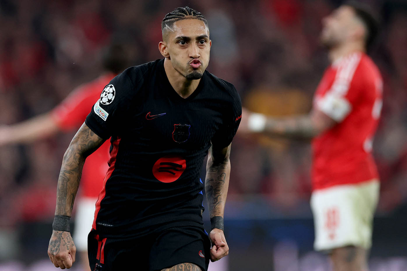 Raphinha qua quan trong voi Barcelona. Anh: AFP