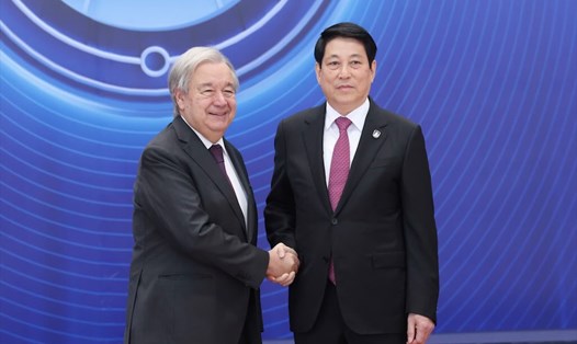 Ủy viên Bộ Chính trị, Chủ tịch nước Lương Cường đón Tổng Thư ký Liên Hợp Quốc Antonio Guterres. Ảnh: Hải Nguyễn