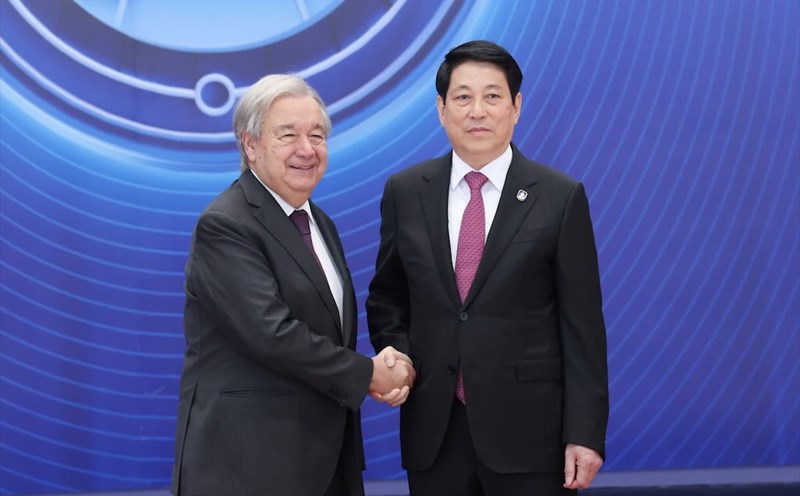 Politburo member and President Luong Cuong welcomed United Nations Secretary-General Antonio Guterres. Photo: Hai Nguyen