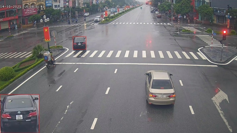 The police fined him for running a red light. Photo: Hung Yen Police