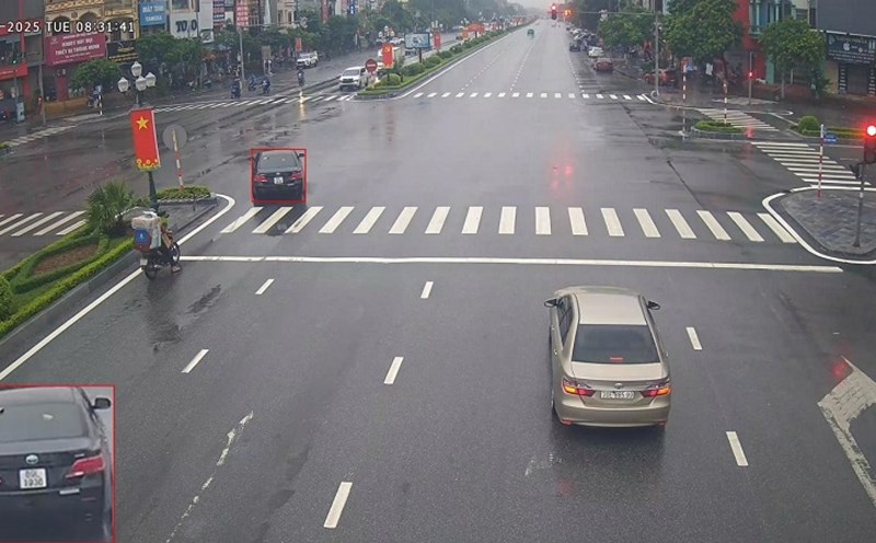 The police fined him for running a red light. Photo: Hung Yen Police