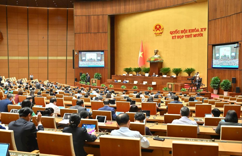 At the 10th Session, Minister of Home Affairs Do Thanh Binh and 2 Chairmen of the National Assembly Committee were approved to hold the position of National Election Council members. Photo: Pham Thang