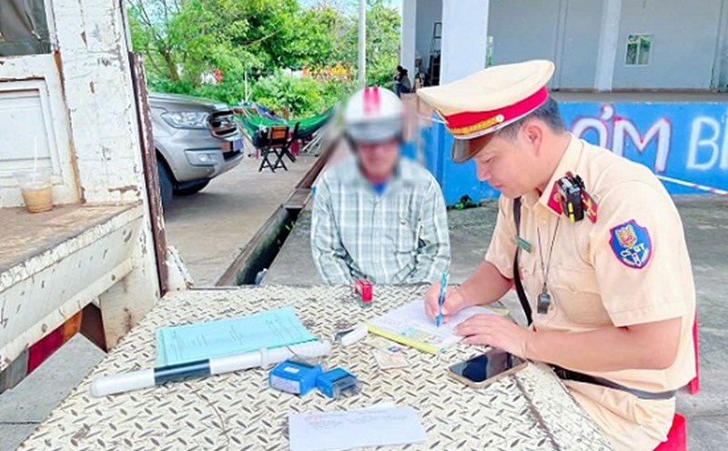 The police recommend that people comply with traffic to avoid being fined. Photo: Dong Nai Police