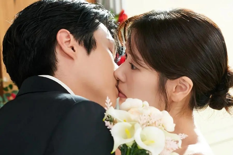 Jung So Min, Choi Woo Sik in the film. Photo: Film producer Take me away