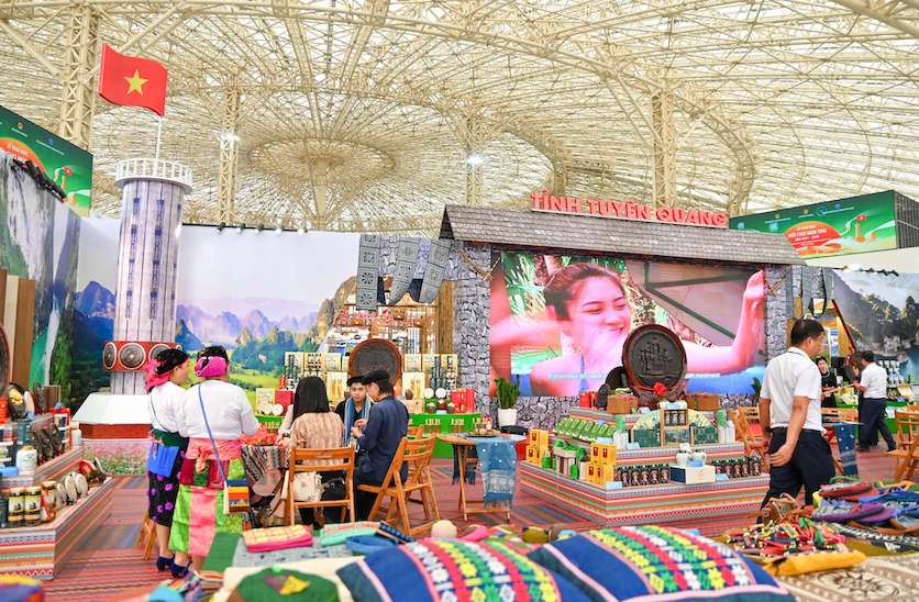 The first Autumn Fair - 2025 officially welcomed visitors from October 26 to October 4. Photo: Hai Nguyen