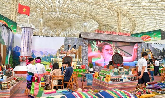 Hội chợ Mùa Thu lần thứ nhất - năm 2025 chính thức đón khách từ ngày 26.10 đến 4.11. Ảnh: Hải Nguyễn